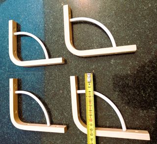 Escuadras de madera y metal.