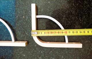 Escuadras de madera y metal.