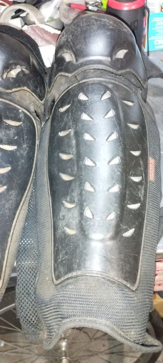 Protecciones Enduro Brand X y Six One