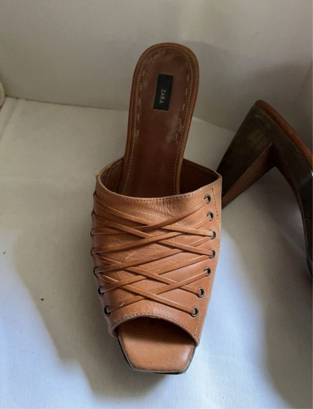 Zuecos Zara piel camel - Talla 42