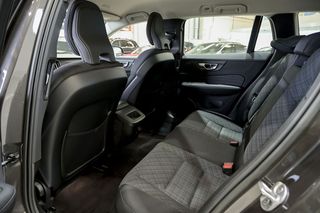 Volvo V60   2.0 B4 D AWD Cross Country Core Auto 