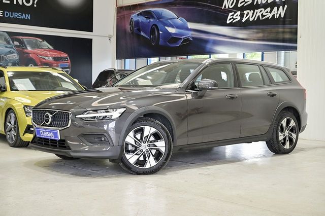 Volvo V60   2.0 B4 D AWD Cross Country Core Auto 