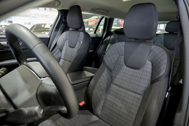 Volvo V60   2.0 B4 D AWD Cross Country Core Auto 