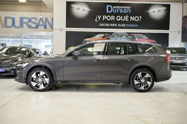 Volvo V60   2.0 B4 D AWD Cross Country Core Auto 