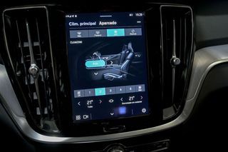 Volvo V60   2.0 B4 D AWD Cross Country Core Auto