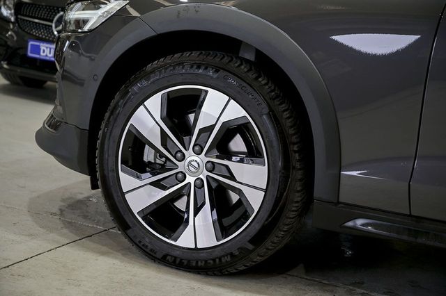 Volvo V60   2.0 B4 D AWD Cross Country Core Auto 