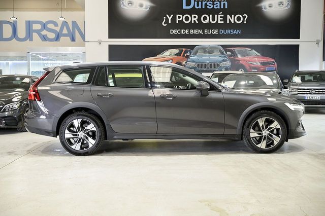 Volvo V60   2.0 B4 D AWD Cross Country Core Auto 