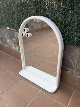 Espejo de arco con estante