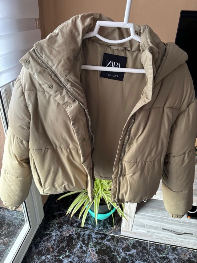Chaqueta Zara plumas muejer verde oliva
