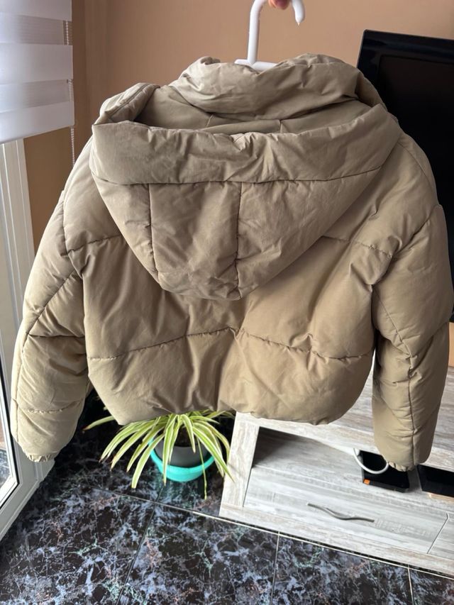 Chaqueta Zara plumas muejer verde oliva