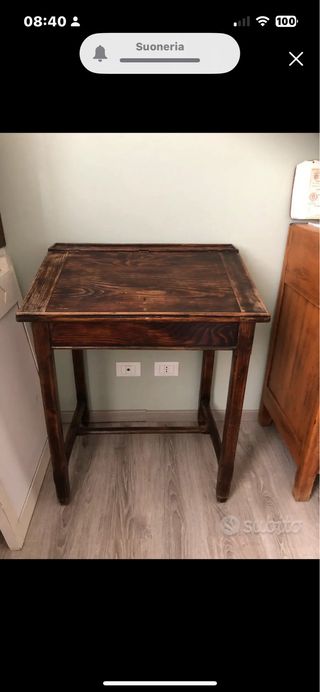 Scrittoio antico in legno
ritiro a mano 
