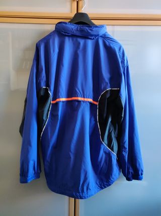 Chaqueta cortavientos ASICS