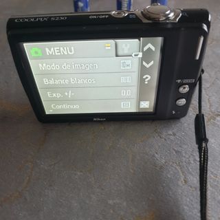 Nikon Coolpix S230 10.0MP Digital Camera.