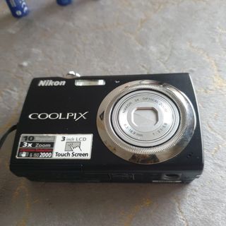 Nikon Coolpix S230 10.0MP Digital Camera.