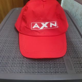 Gorra roja AXN