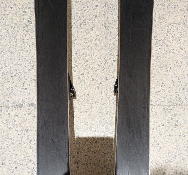 Esquís Salomon niño + fijaciones