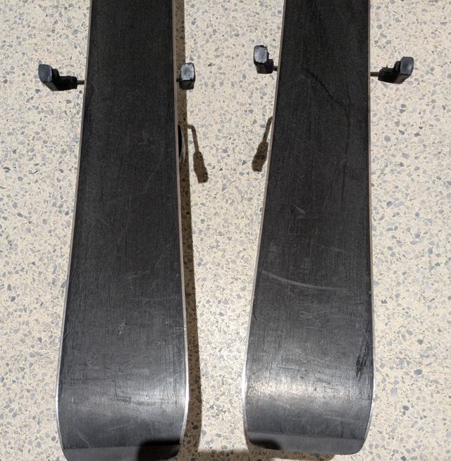 Esquís Salomon niño + fijaciones