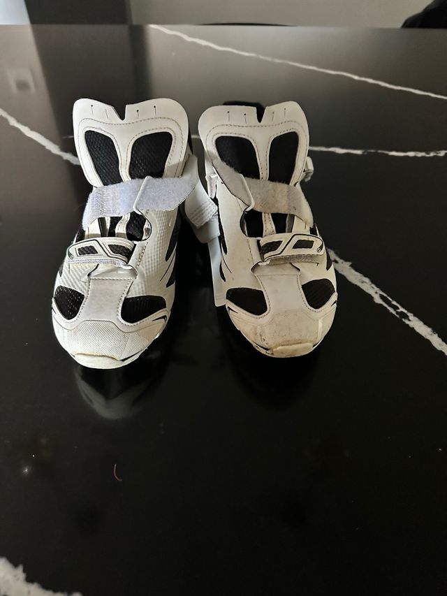 Zapatillas ciclismo blancas y negras