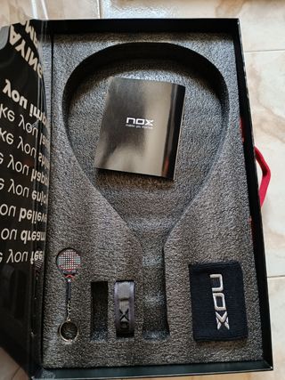 Pala de pádel NOX de Agustín Tapia