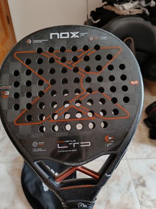 Pala de pádel NOX de Agustín Tapia