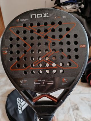 Pala de pádel NOX de Agustín Tapia