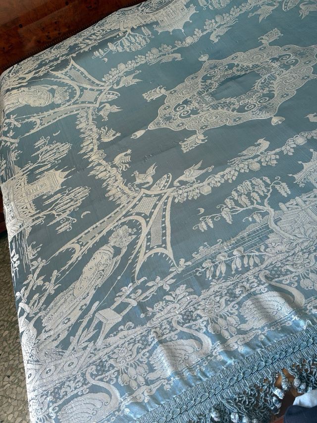 Copriletto antico azzurro-argento