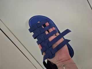 Sandalias romanas azul eléctrico