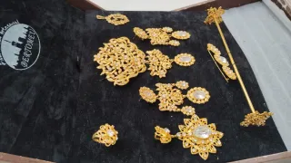 Aderezo dorado de adulta