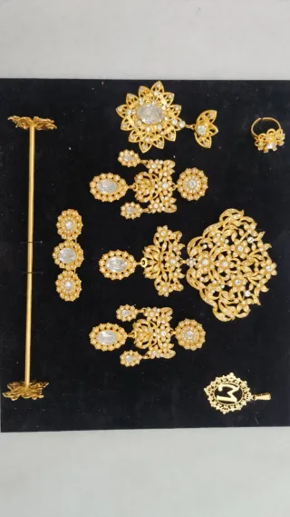 Aderezo dorado de adulta