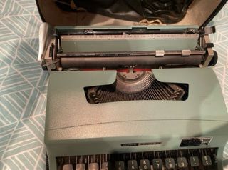 Olivetti Lettera 32 - Máquina de escribir