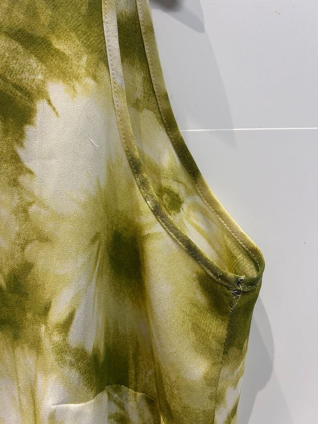 Blusa floral verde oliva