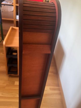Mueble Torre de madera CDs con persiana