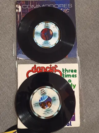 lote 5 singles COMMODORES