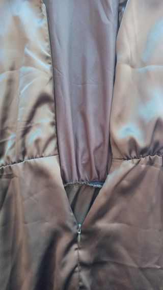 Abito elegante e lungo da cerimonia verde cachi