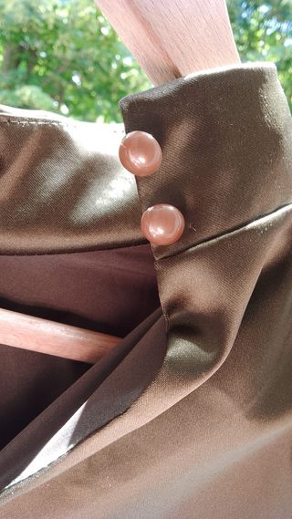 Abito elegante e lungo da cerimonia verde cachi