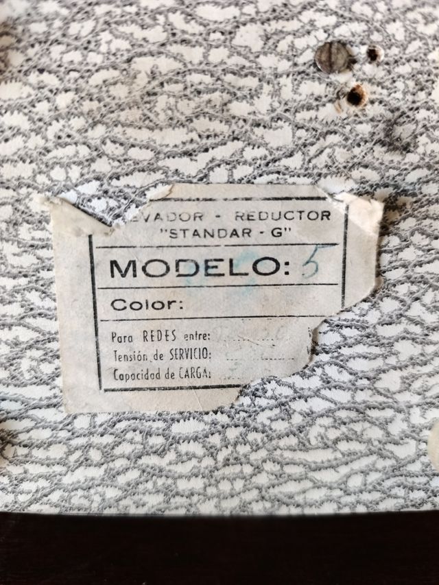 ELEVADOR REDUCTOR DE CORRIENTE