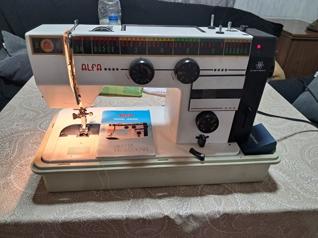 Máquina de coser Alfa