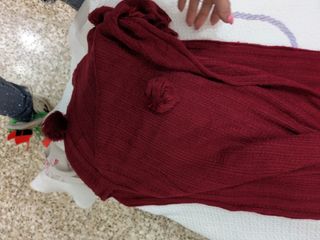 Sciarpa rossa con pompon