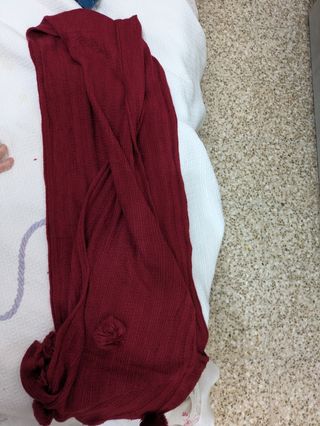 Sciarpa rossa con pompon