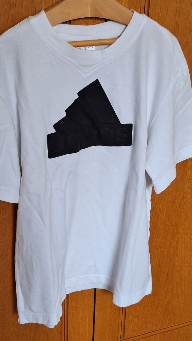 2 Camisetas Adidas: Blanca y Azul