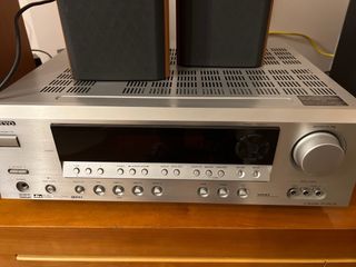 Amplificador y altavoces home cinema