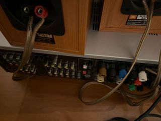 Amplificador y altavoces home cinema