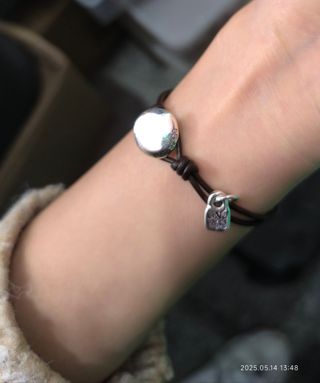 Pulsera UNODE50 cuero negra Plata,nuevo viene caja
