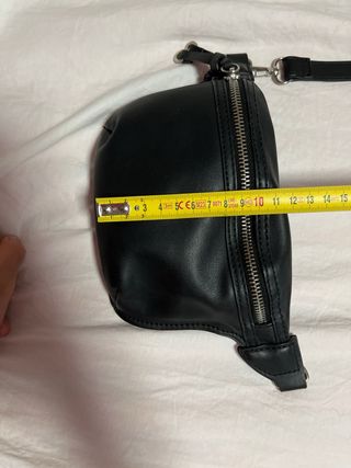 Riñonera negra de cuero