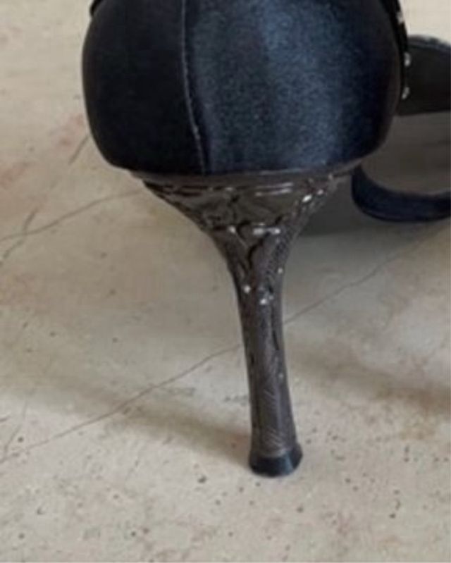 Sandali Chedivé neri eleganti