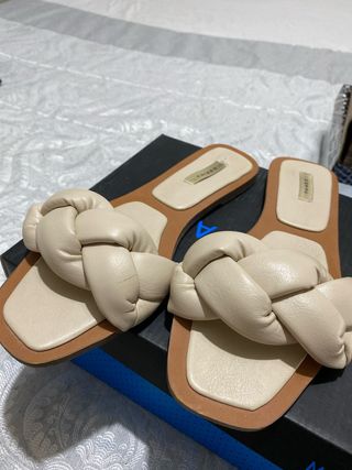 Sandalias Corina beige trenzadas