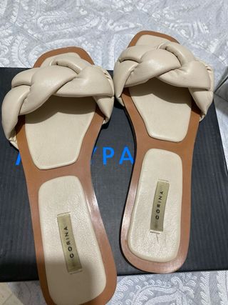 Sandalias Corina beige trenzadas