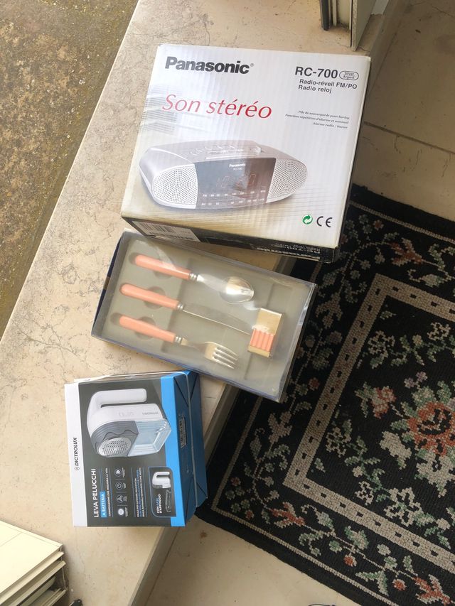 Radiosveglia camicia tre posate portatovaglio