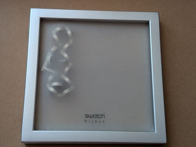 Pulsera y pendientes Swatch multicolor