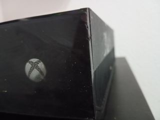 Xbox One con mando y 4 juegos
